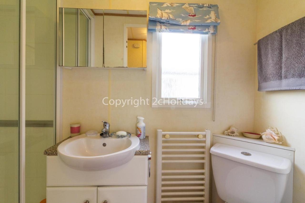 8 Berth Caravan For Hire At Heacham Holiday Park In Norfolk Ref 21024F Hotel Bagian luar foto
