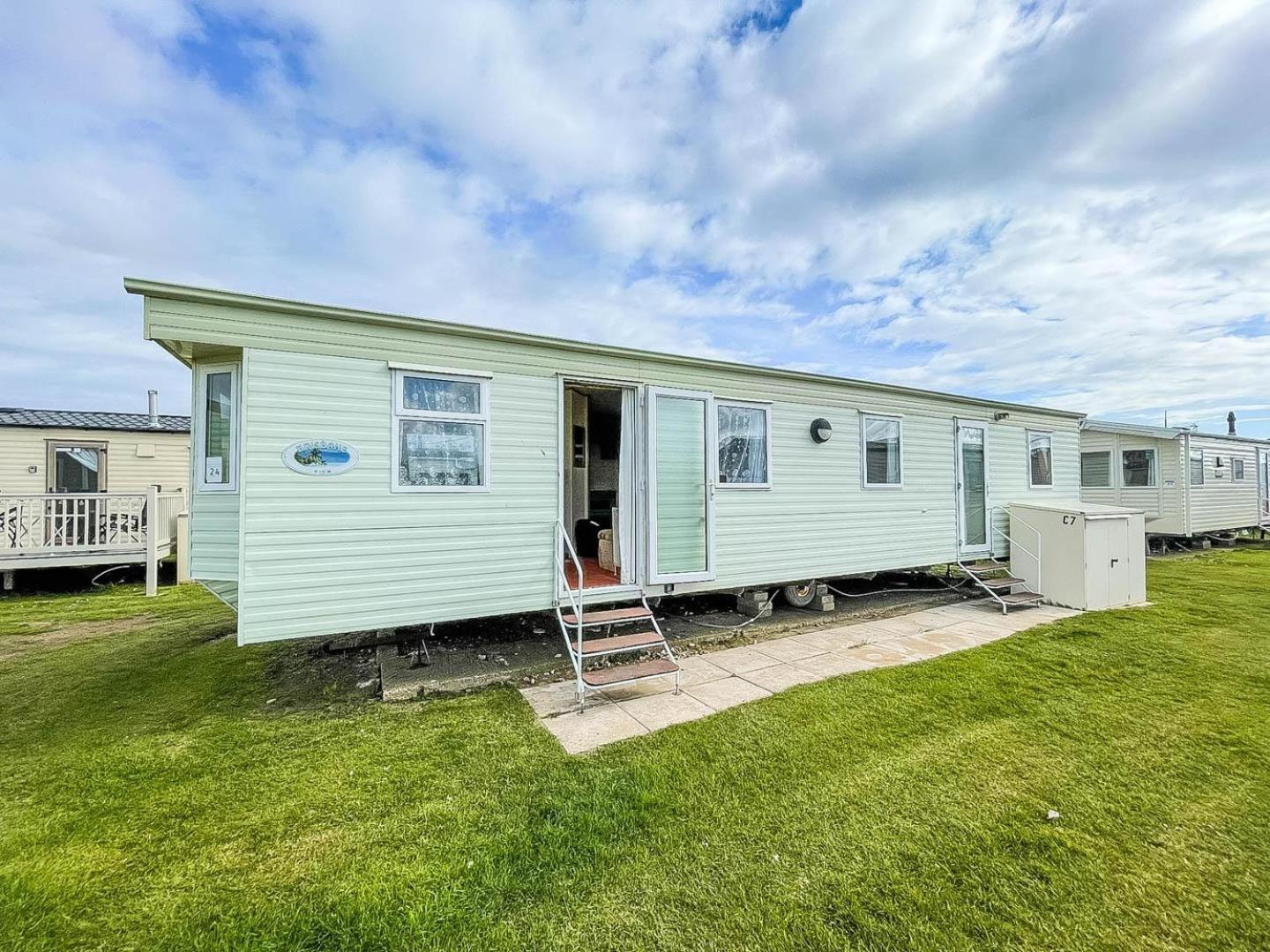 8 Berth Caravan For Hire At Heacham Holiday Park In Norfolk Ref 21024F Hotel Bagian luar foto